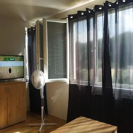 One To One Apartment *